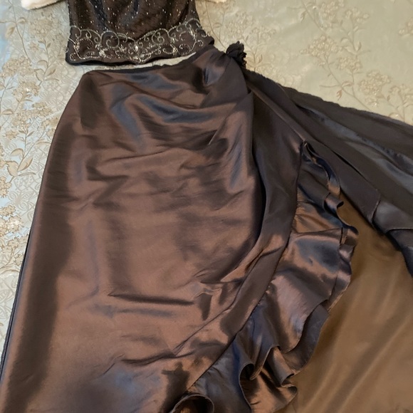 Two Piece Gown - Picture 2 of 4